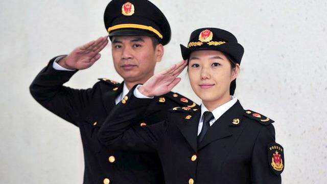 市場(chǎng)監(jiān)督執(zhí)法服-3